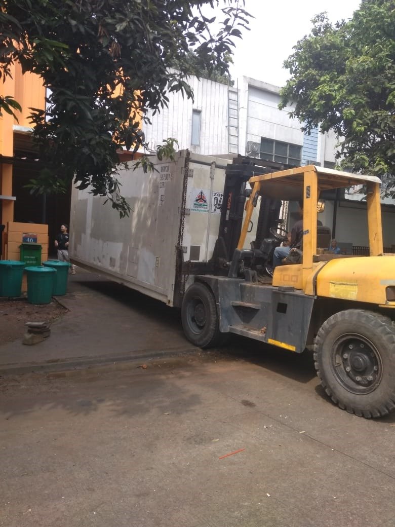Dokumentasi alat forklift untuk penanganan material